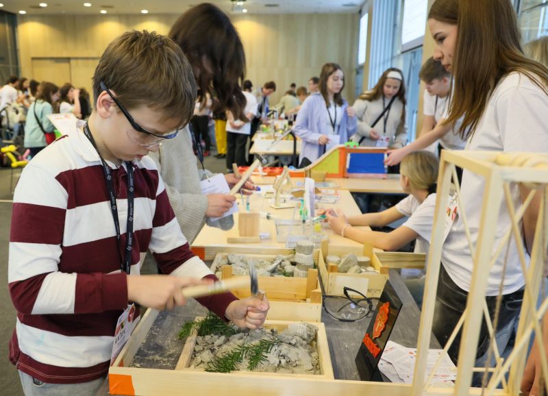 Ponad 160 dzieci i młodzieży z osiemnastu mazowieckich Klubów, spotkało się w tym tygodniu w Koperniku, by zaprezentować swoje zainteresowania naukowe i badawcze.